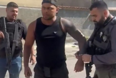 Professor preso após assediar alunas foi demitido por dar aulas de dança sem cueca