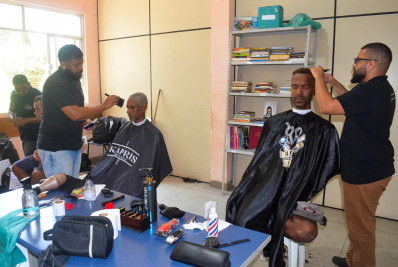 Ação social leva serviços de beleza para usuários do Centro Pop, em Meriti