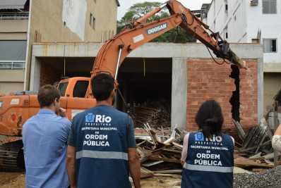 Construção irregular é demolida na Muzema