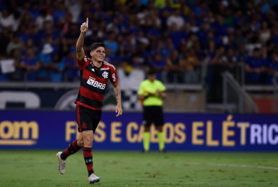 Após vitória do Flamengo, Ayrton Lucas destaca motivação com chegada de Tite: 'Campeão de tudo'