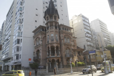 Fechado há mais de três anos, Castelinho do Flamengo sofre com diversos problemas estruturais