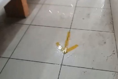 Alunos e funcionários de escola em Cabo Frio vão fazer manifestação por conta de esgoto na unidade