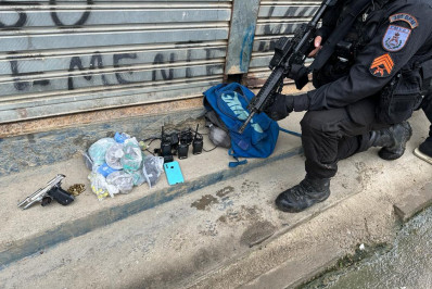 PM prende três criminosos e apreendem pistola e drogas no Complexo São Leopoldo em Belford Roxo