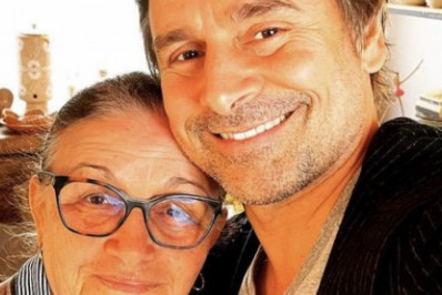 Murilo Rosa celebra aniversário da mãe um mês após perder pai: 'Te amo profundamente'