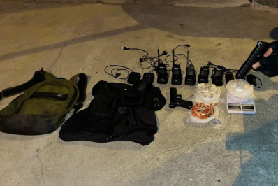 Polícia Militar apreende drogas e armas em casa abandonada em Araruama