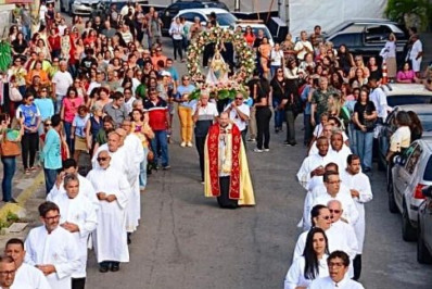 Festa da padroeira Nossa Senhora dos Remédios, em Arraial do Cabo, é sucesso