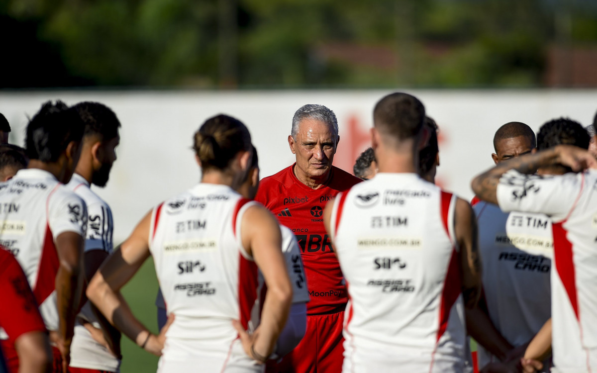 Tite comandando treino do Flamengo