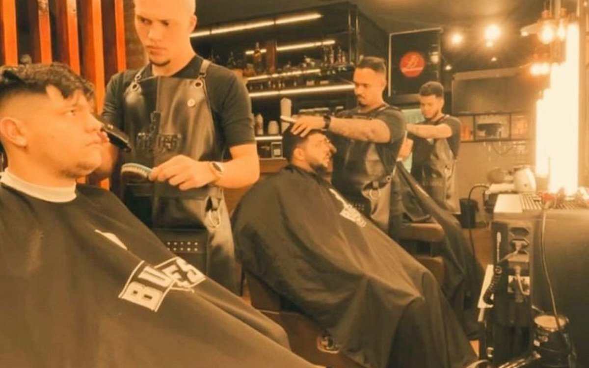Barbearia em Ramos, na Zona Norte, nasceu da luta e da persistência
