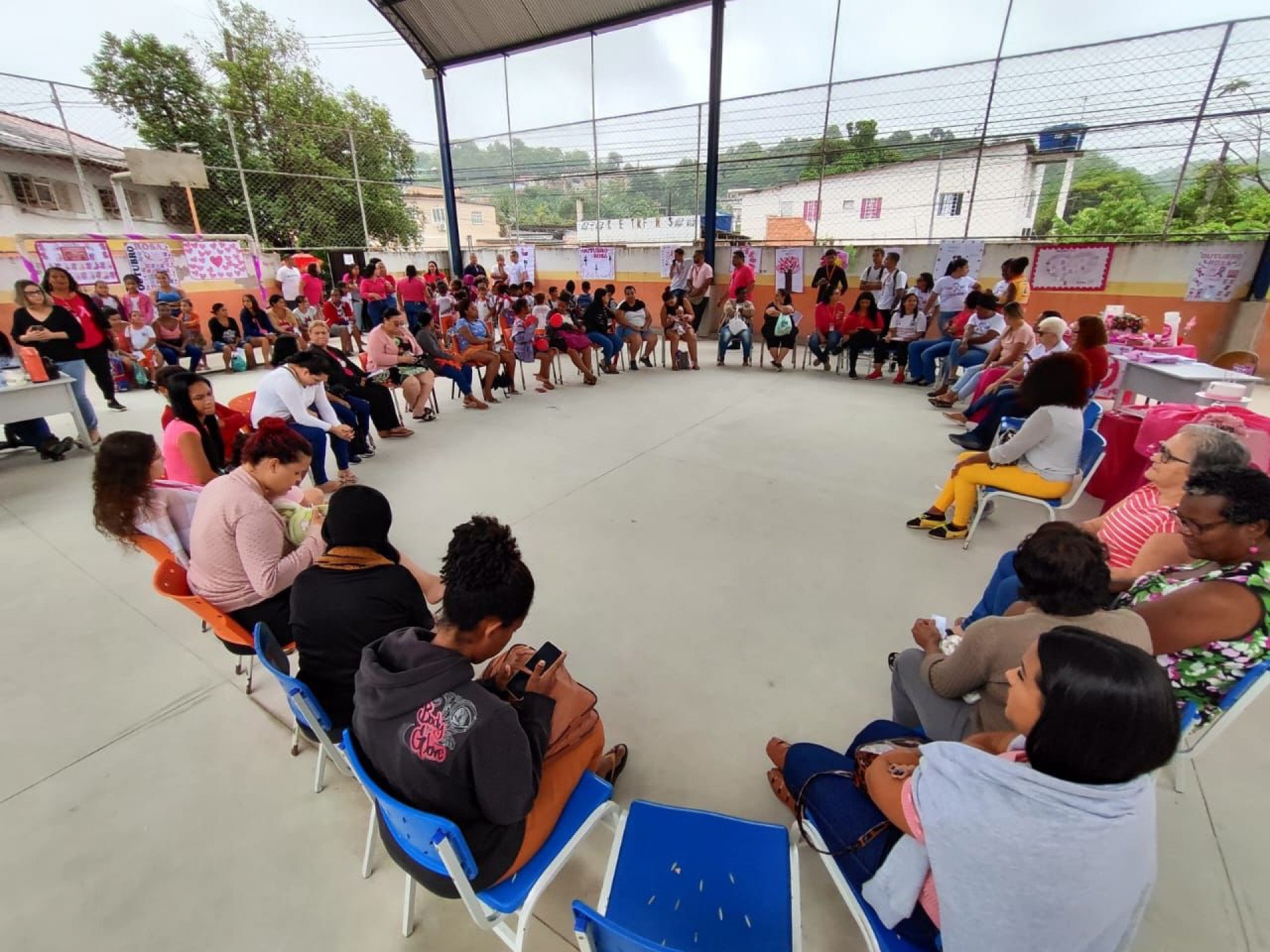 As palestras da Unidade de Saúde Oscar Lima foram realizadas na quadra da escola municipal Tenente Walmor Lynch Valença - Divulgação / PMBR