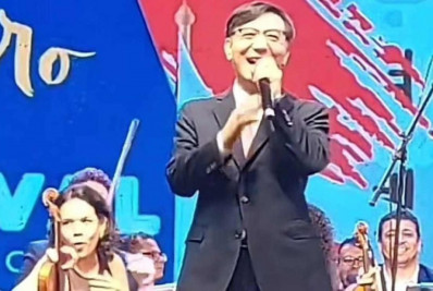 Vídeo: embaixador da Coreia do Sul viraliza ao cantar 'Cheia de Manias', do Raça Negra