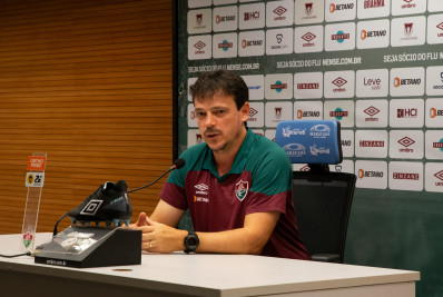 Fernando Diniz destaca 'partida brilhante' do Fluminense e critica arbitragem: 'Muito estranho'