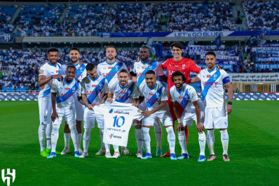 Jogadores e torcedores do Al-Hilal prestam homenagem a Neymar antes de vitória no Sauditão