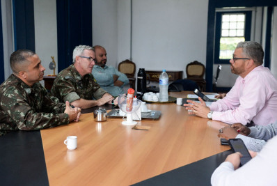 Prefeito de Barra Mansa recebe militares do Exército para tratar da Operação Membeca