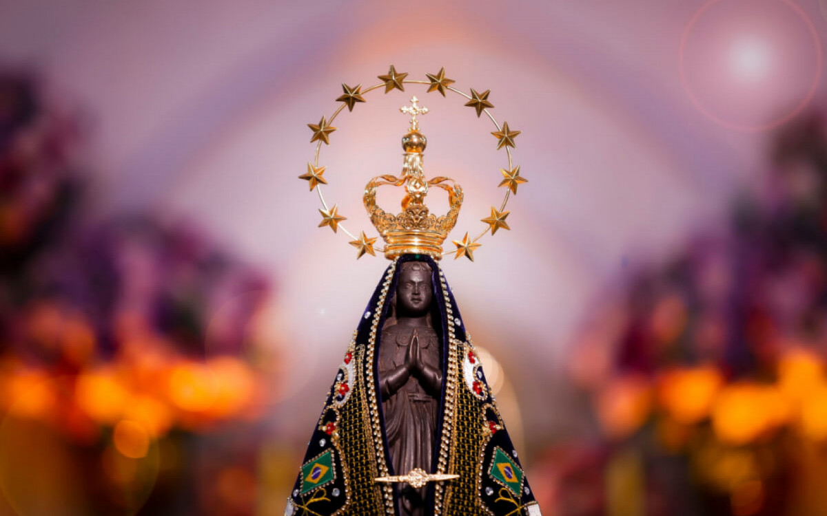 Nossa Senhora Aparecida &eacute; a padroeira do Brasil (Imagem: Sidney de Almeida | Shutterstock)