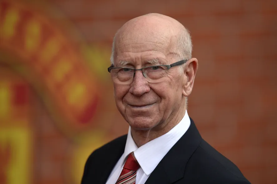 Manchester City bane torcedores que ironizaram morte de Bobby Charlton