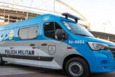 Van da PM é roubada e policial é feito refém na Zona Norte