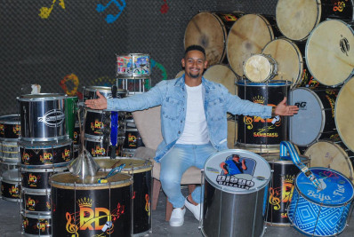 Membro da direção de bateria da Beija-Flor participa de workshop de percussão em Portugal