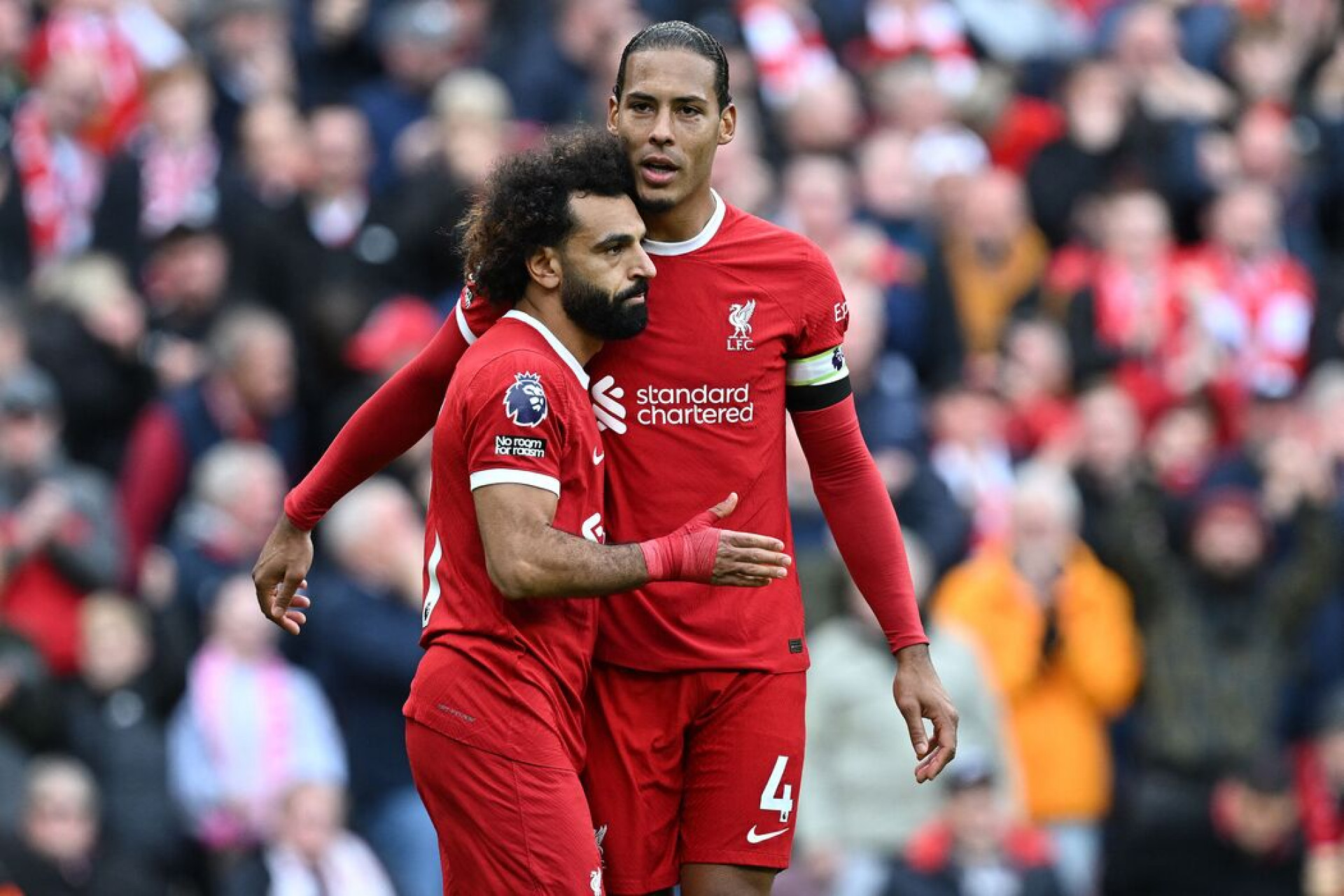 Liverpool vence o Burnley pelo Inglês e entra na zona de