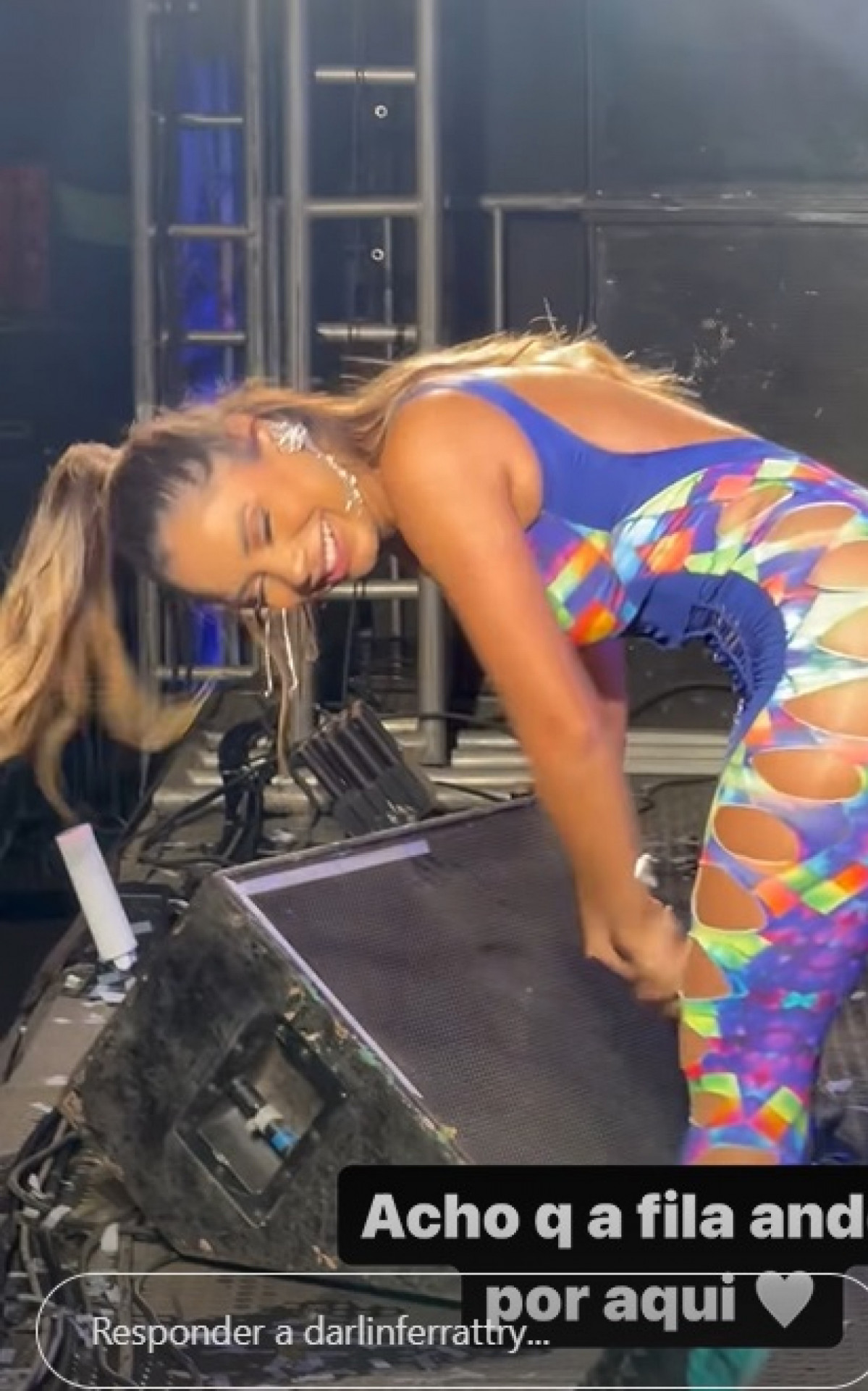 Com Ricardo Vianna no palco, Lexa fala sobre vida amorosa durante show - Reprodução de vídeo