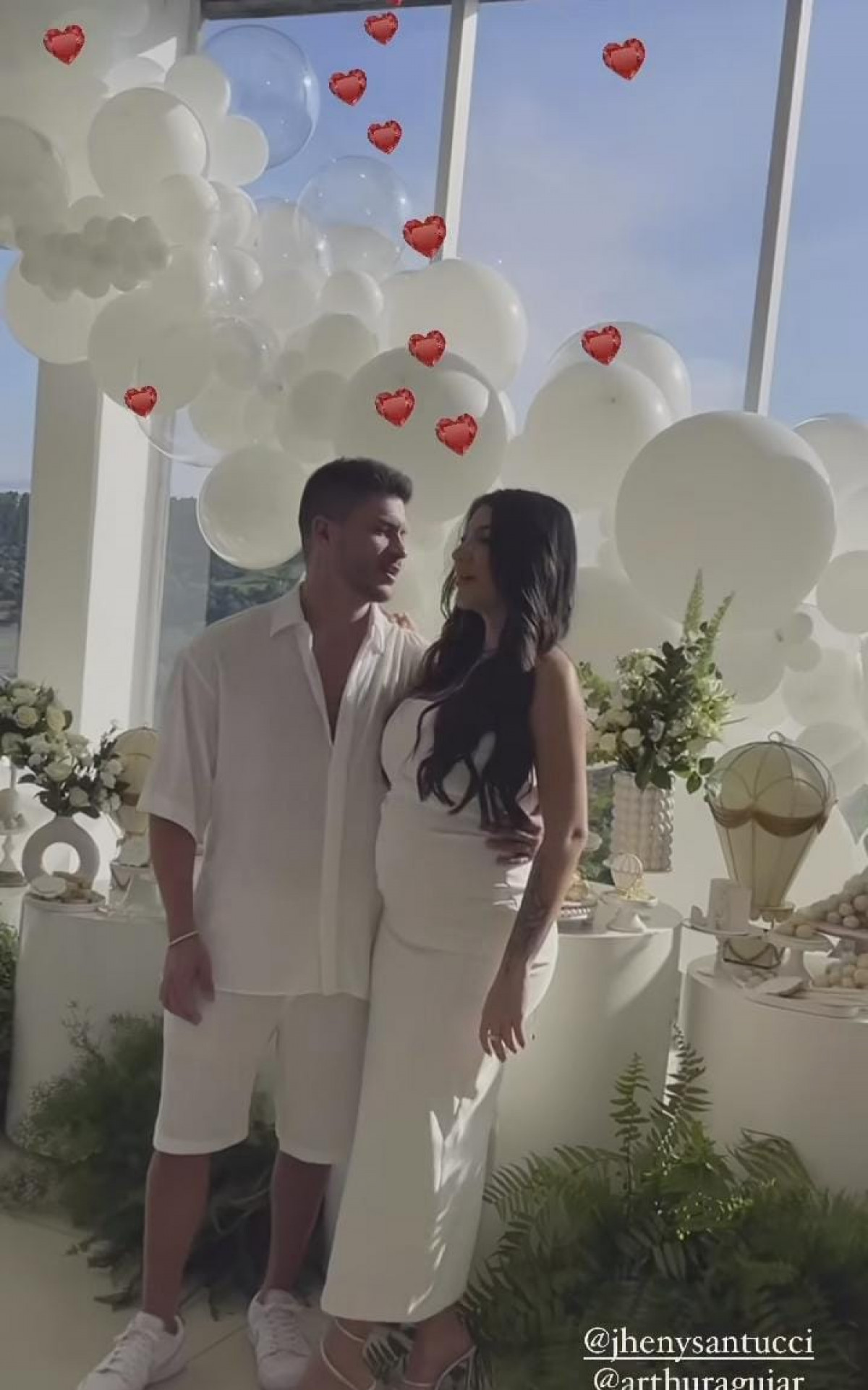 Arthur Aguiar e Jheny Santucci no chá revelação do filho do ex-casal - Reprodução/Instagram