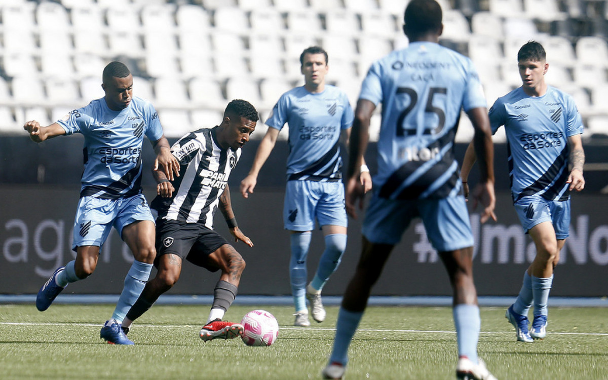 Botafogo e Athletico-PR se enfrentaram neste domingo