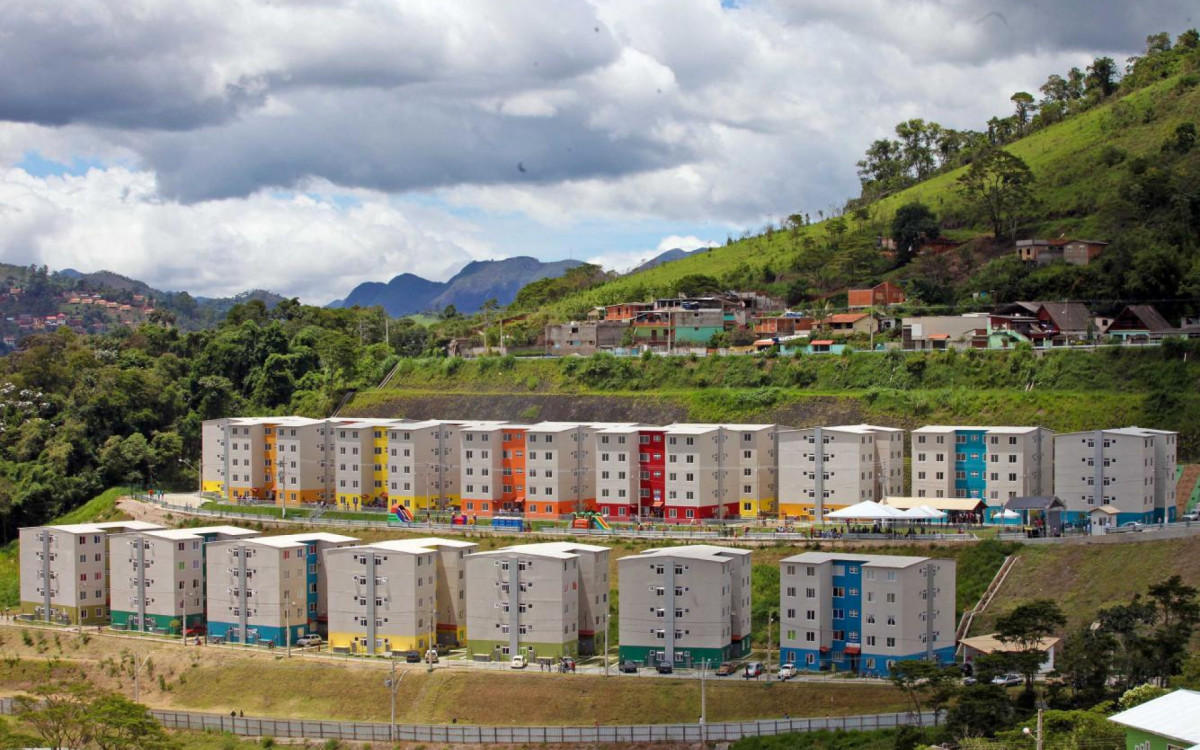 Construído para abrigas as vítimas da tragédia climática de 2011, Condomínio Terra Nova foi entregue em etapas de 2013 a 2016