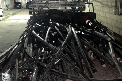 PM apreende caminhão com diversos fios furtados em Guadalupe