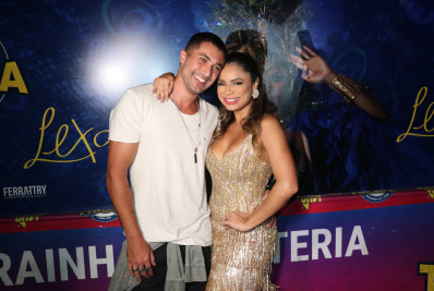 Romântica, Lexa elogia novo affair: 'Você é luz'