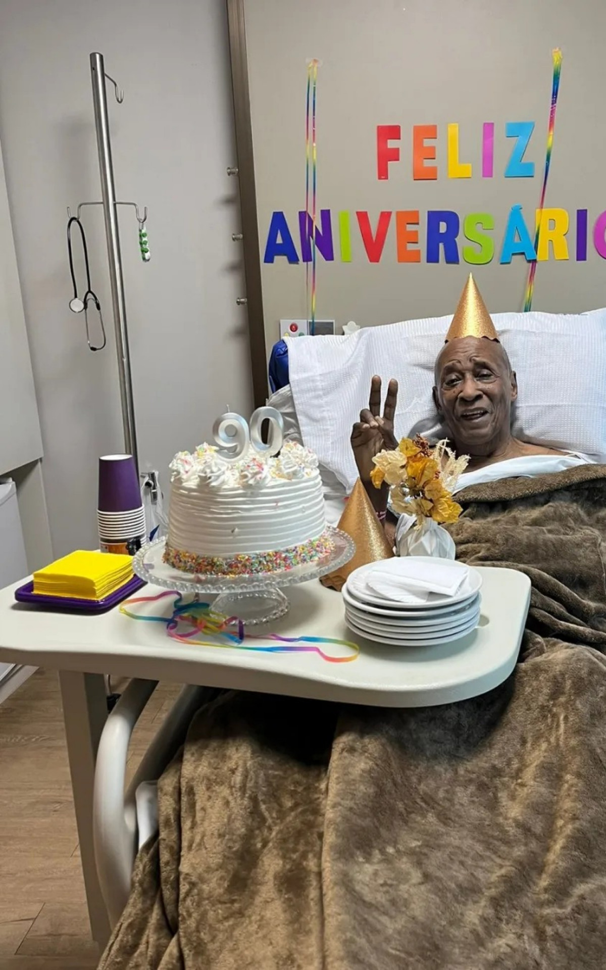 Internado, Jorge Coutinho completa 90 anos e ganha carinho de amigos, familiares e profissionais de saúde - Reprodução/Facebook