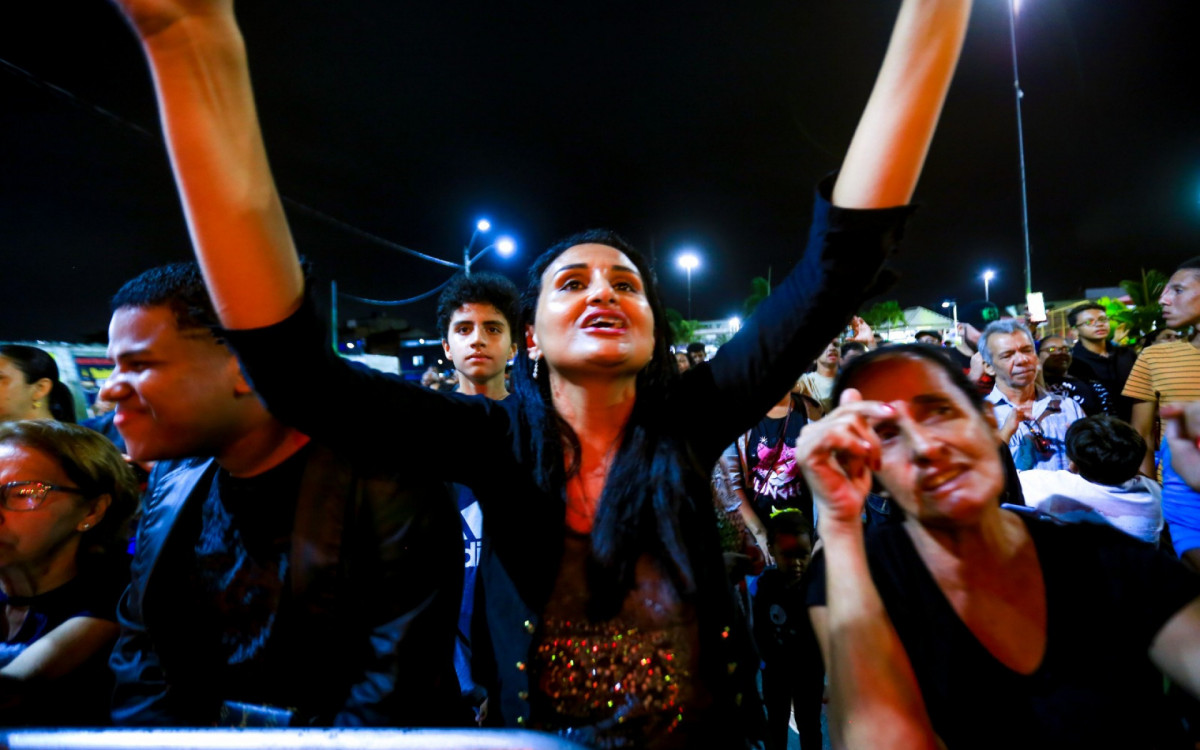 O público vibrou com as músicas de Mattos Nascimento, Sarando a terra Ferida e Iva Santos