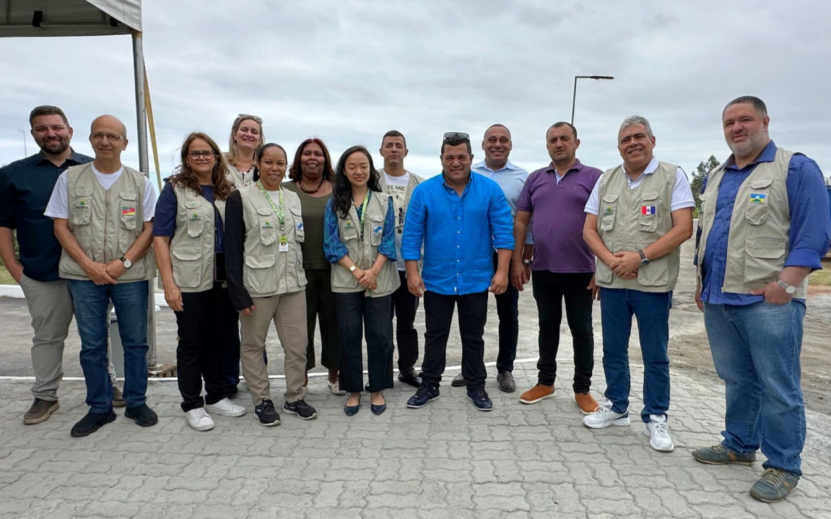 As autoridades presentes vão participar do Congresso Internacional de Resíduos Sólidos, que será realizado de 24 a 27 de outubro, em Búzios