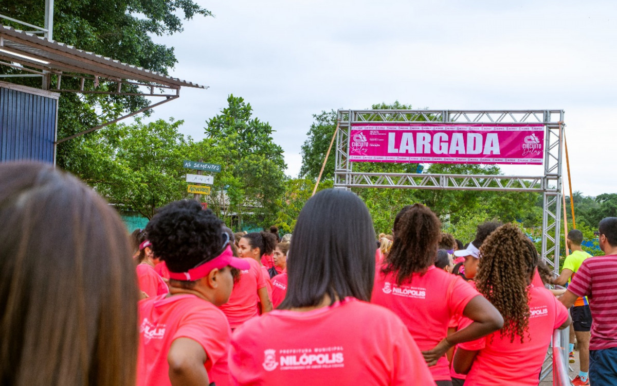 As corredoras e caminhantes puderam apreciar a bela paisagem do Parque do Gericinó durante o percurso