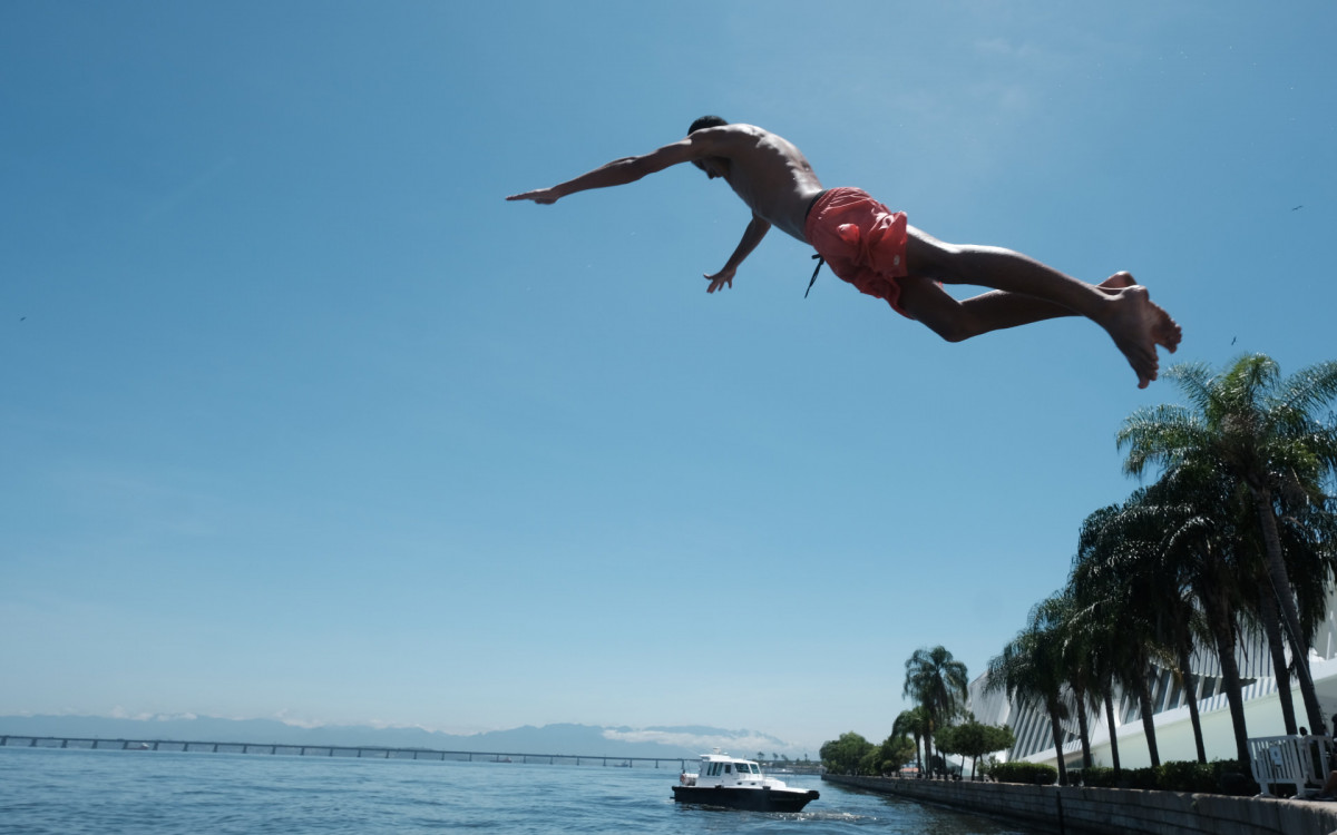 Clima tempo na Praça Mauá, nesta Segunda-feira (23).