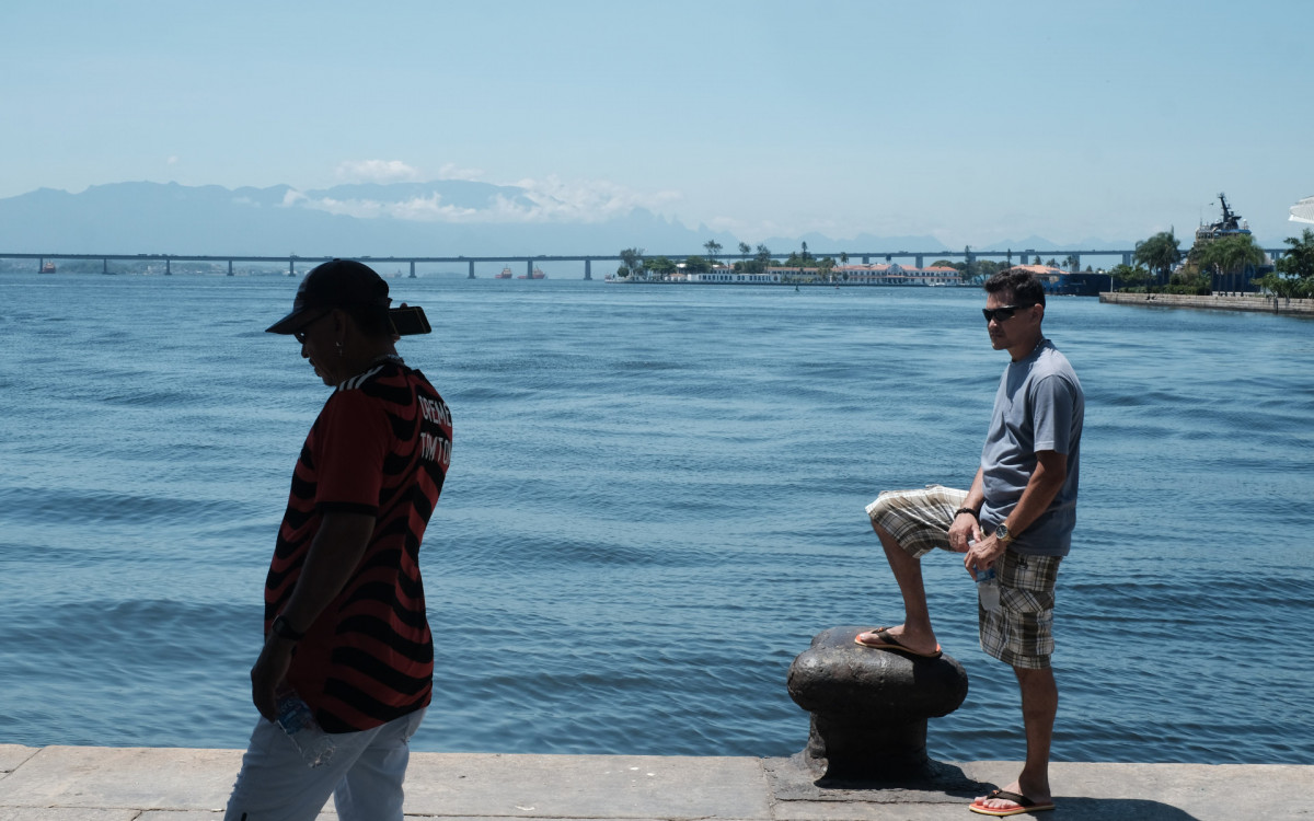 Clima tempo na Praça Mauá, nesta Segunda-feira (23).