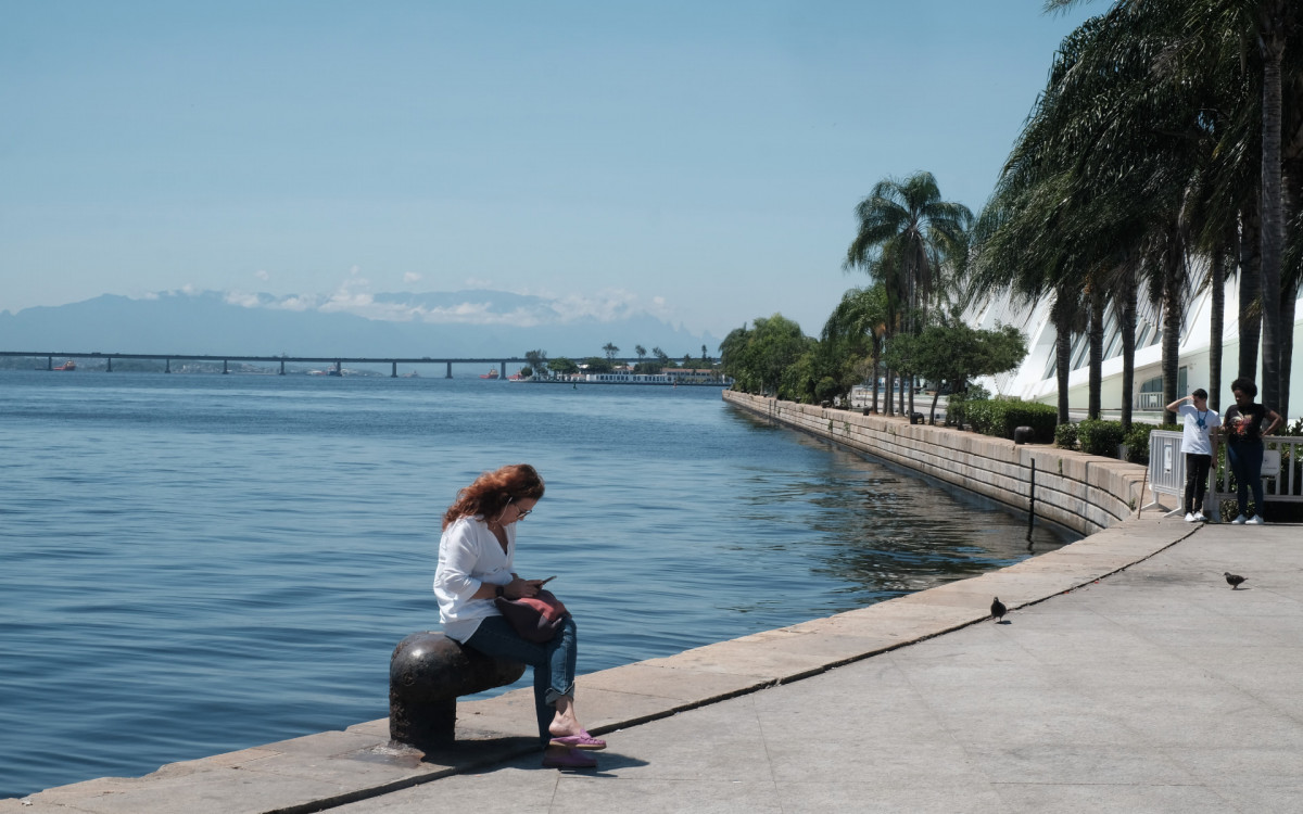 Clima tempo na Praça Mauá, nesta Segunda-feira (23).