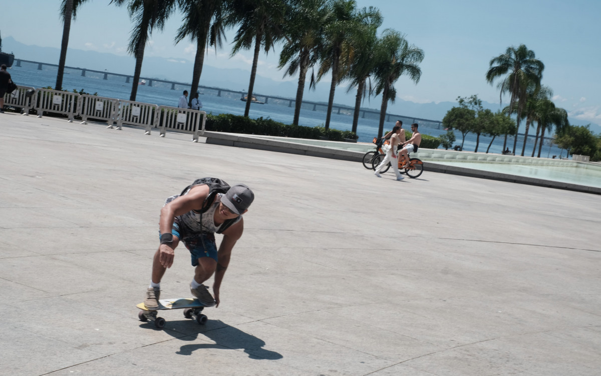 Clima tempo na Praça Mauá, nesta Segunda-feira (23).
