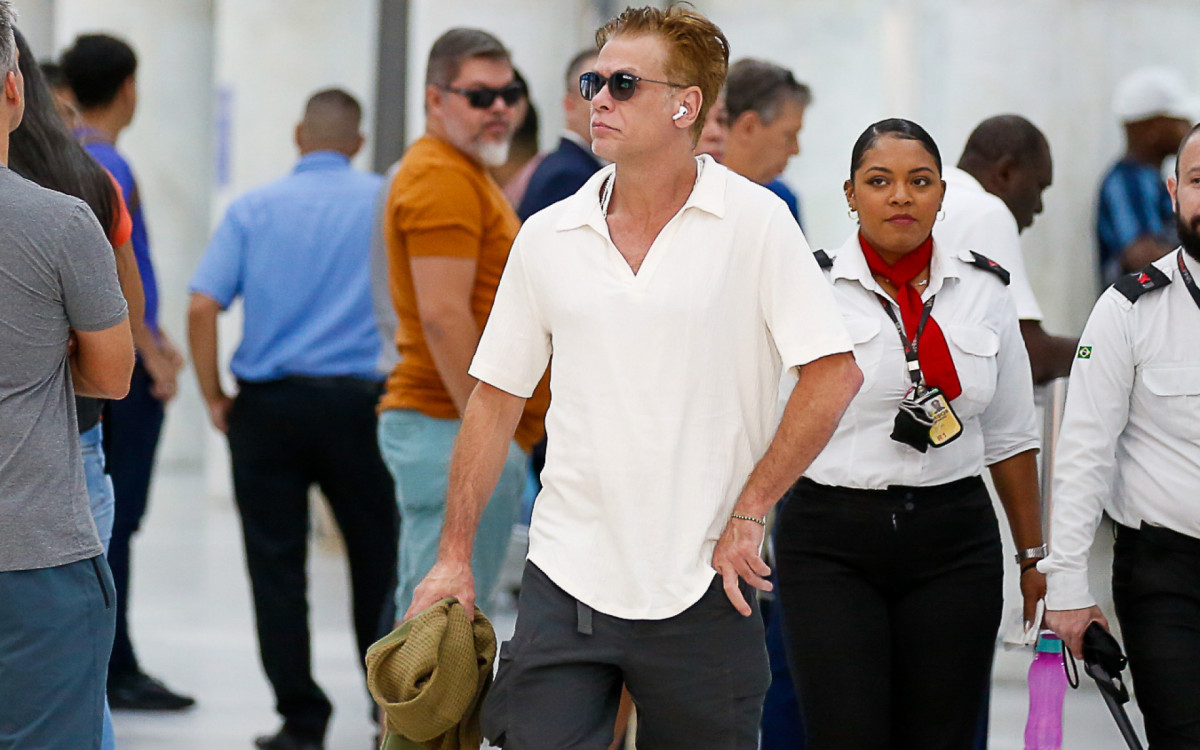 Após separação, Fábio Assunção foi visto sem aliança ao desembarcar no Rio - Paulo Tauil / Ag. News