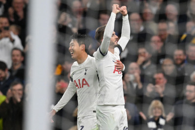 Tottenham vence o Fulham e retorna à liderança da Premier League