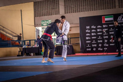 Faixa-roxa PcD se destaca contra atletas sem deficiência e lidera ranking de Jiu-Jitsu
