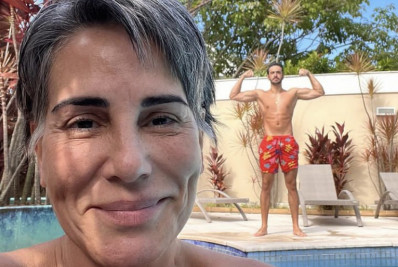 Gloria Pires aproveita piscina ao lado de filho caçula e web reage: 'Gato'