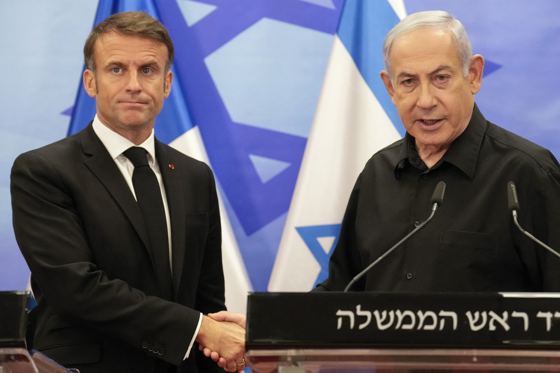 Macron e Netanyahu durante reunião nesta terça-feira, 24 - Christophe Ena / POOL / AFP