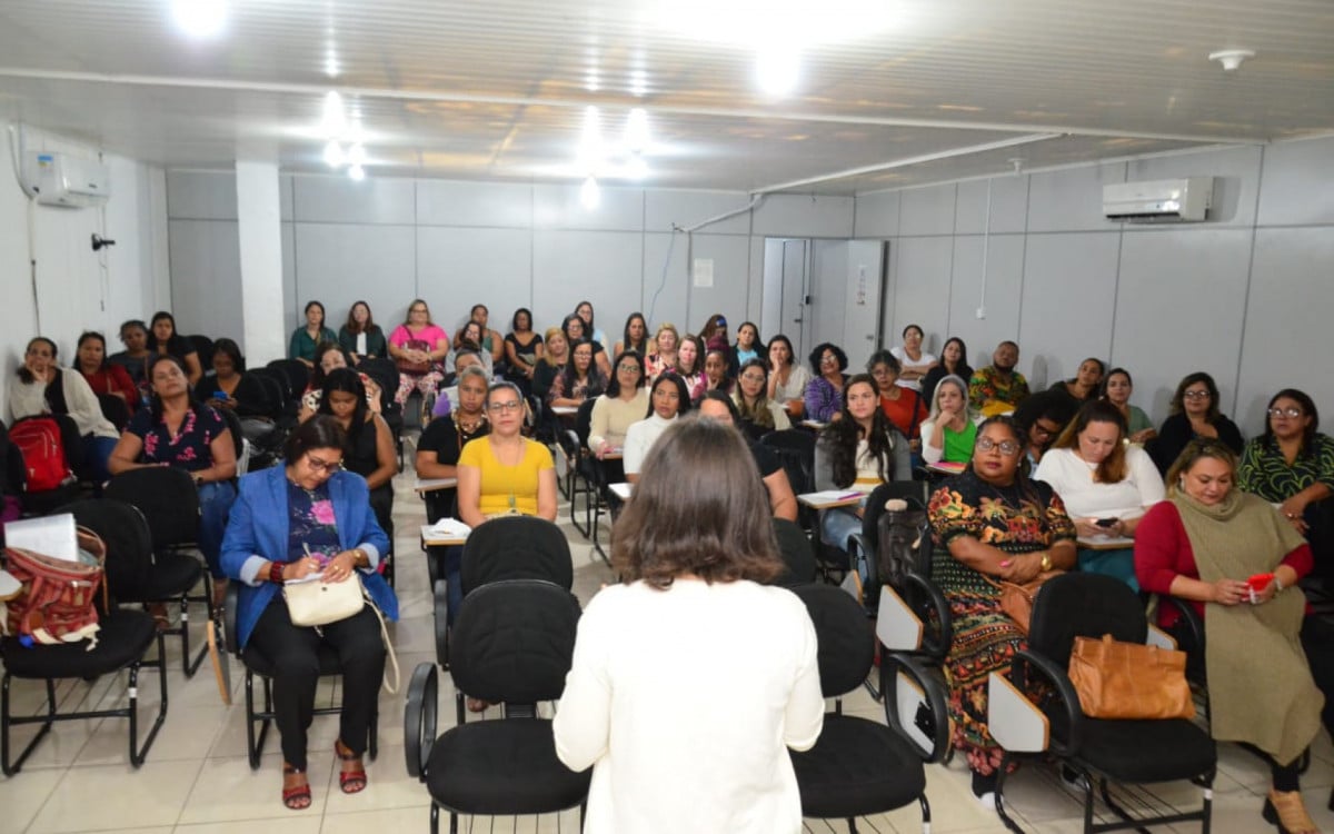 Profissionais da Educação de Magé concluem curso sobre inclusão - Marcelo Dias/Divulgação