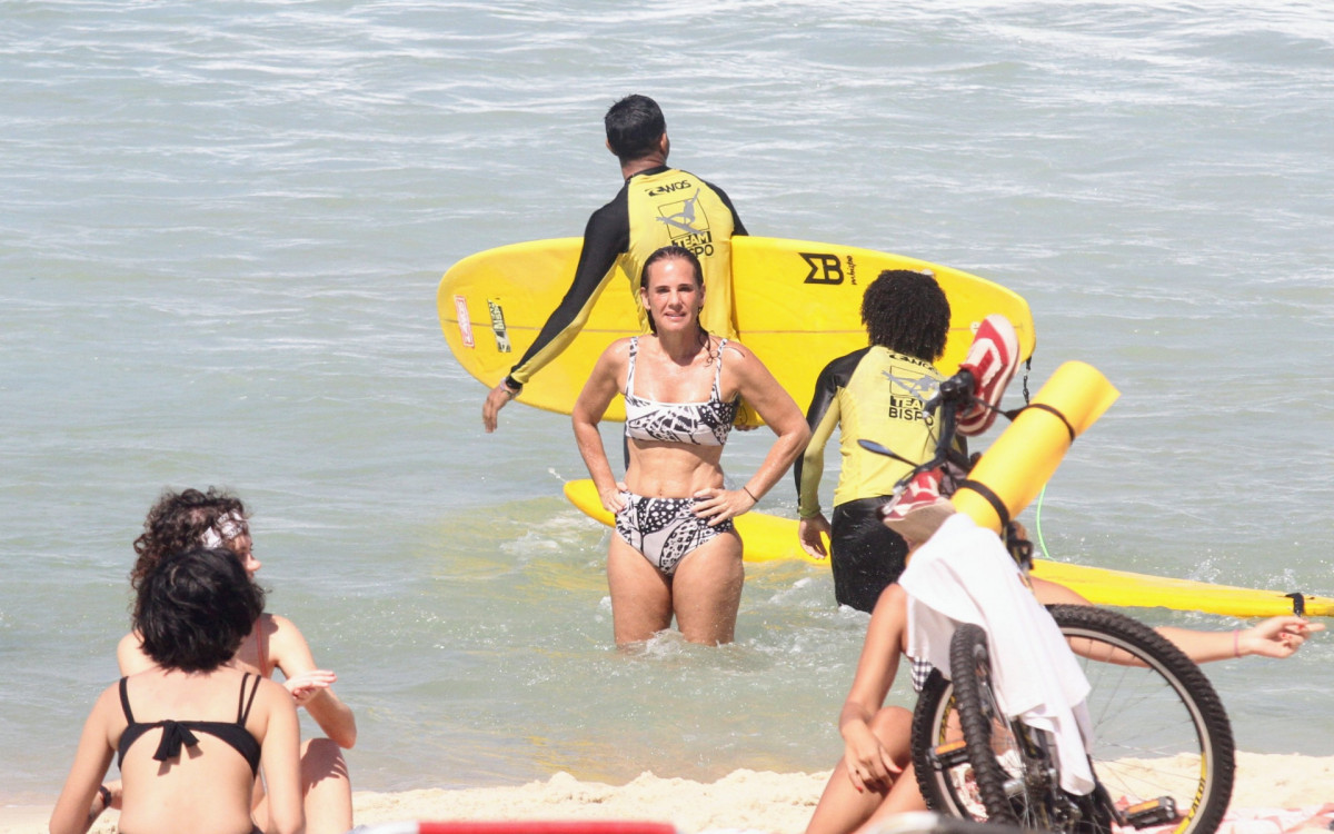 Andréa Veiga curte dia de sol na Praia de Ipanema, na Zona Sul do Rio - Dan Delmiro / Ag. News