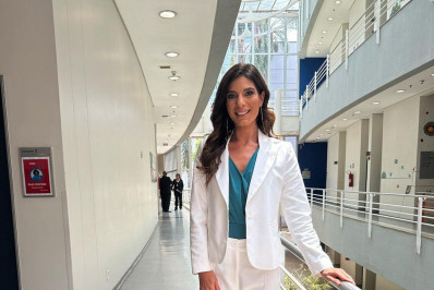 Andréia Sadi mostra curiosidade sobre seus figurinos