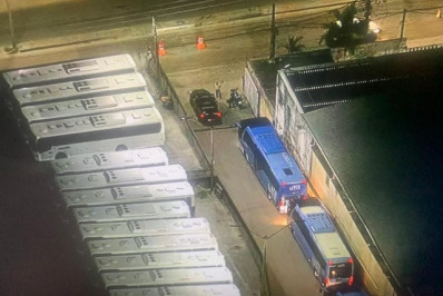 Polícia faz escolta de ônibus de passeio escolar após ataques na Zona Oeste