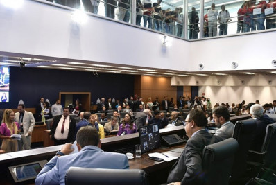 Alerj aprova desvinculação de receita de 15 fundos estaduais