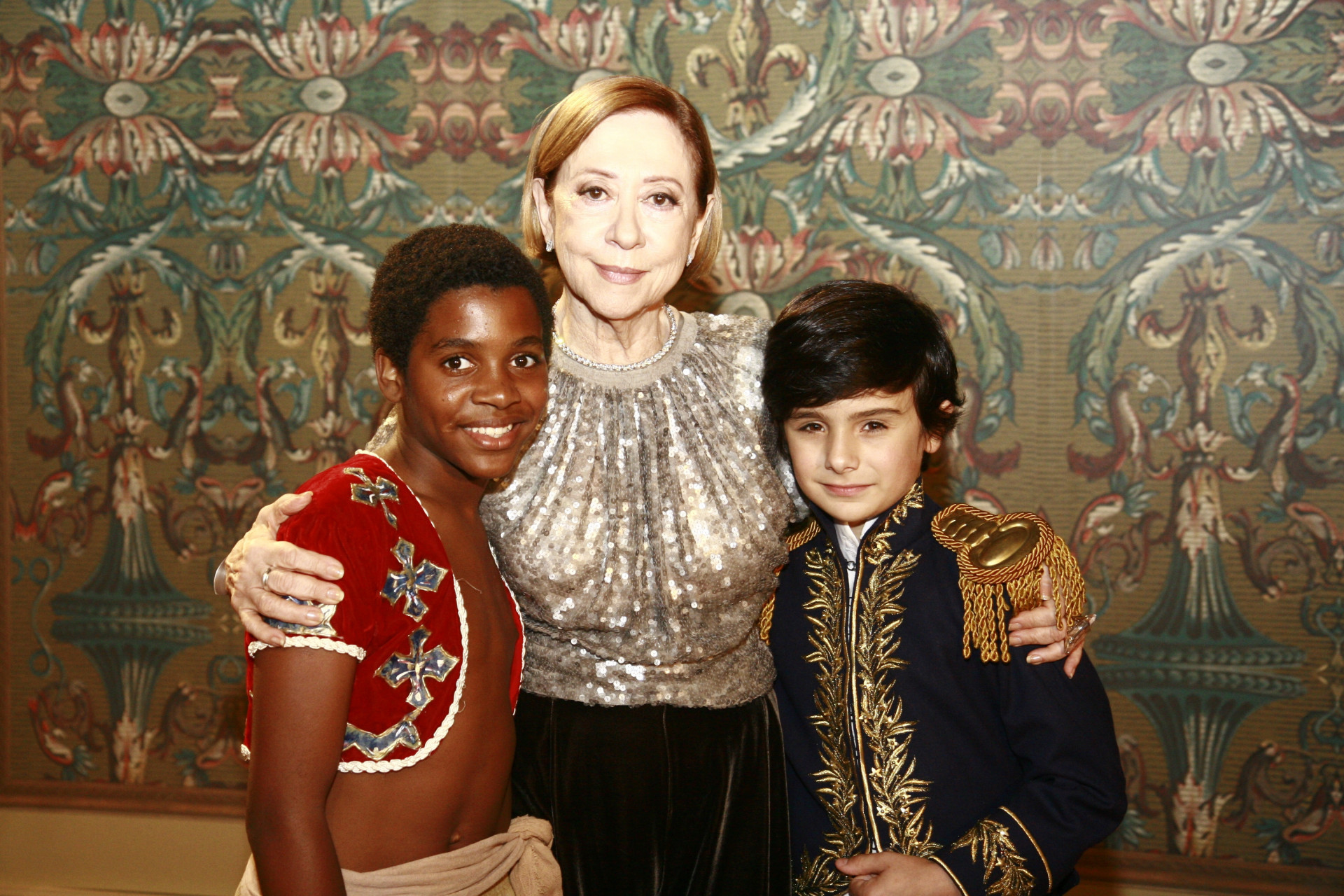 Guillermo Hundadzer posa ao lado de Fernanda Montenegro e Dito - Rafael França / TV Globo