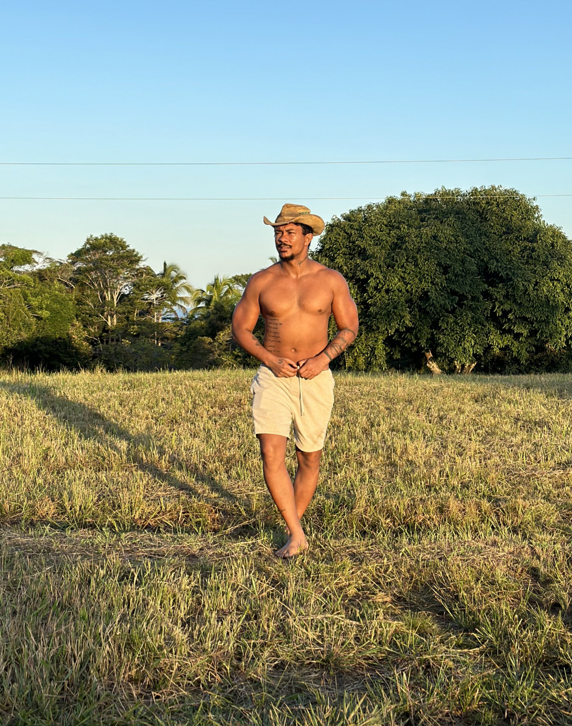 Xamã como Damião nas gravações do remake de 'Renascer' - Reprodução/Twitter