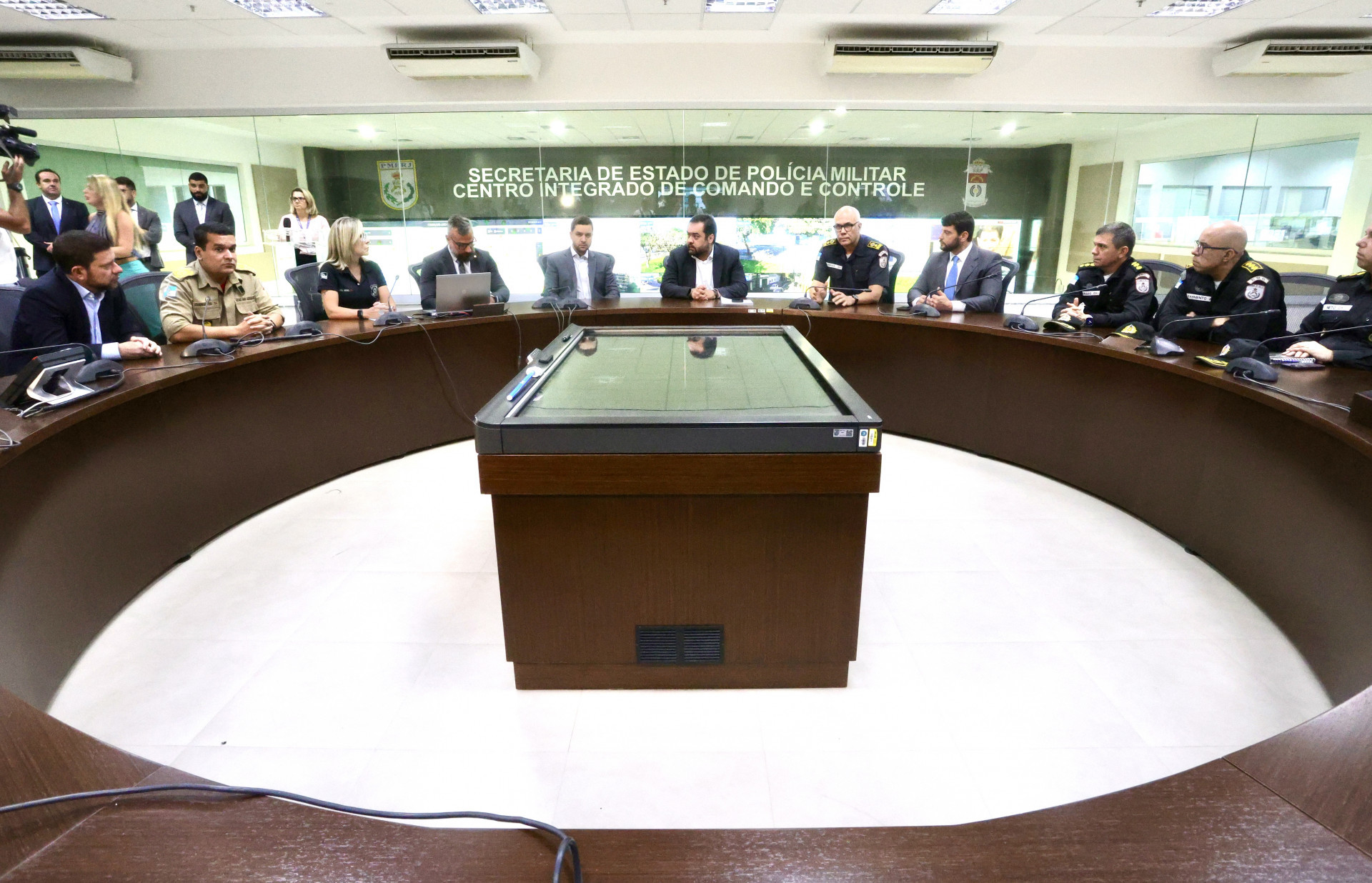 Castro anunciou que o foco é capturar os três criminosos envolvidos na disputa por território em diversos pontos do estado: Zinho, Abelha e Tandera