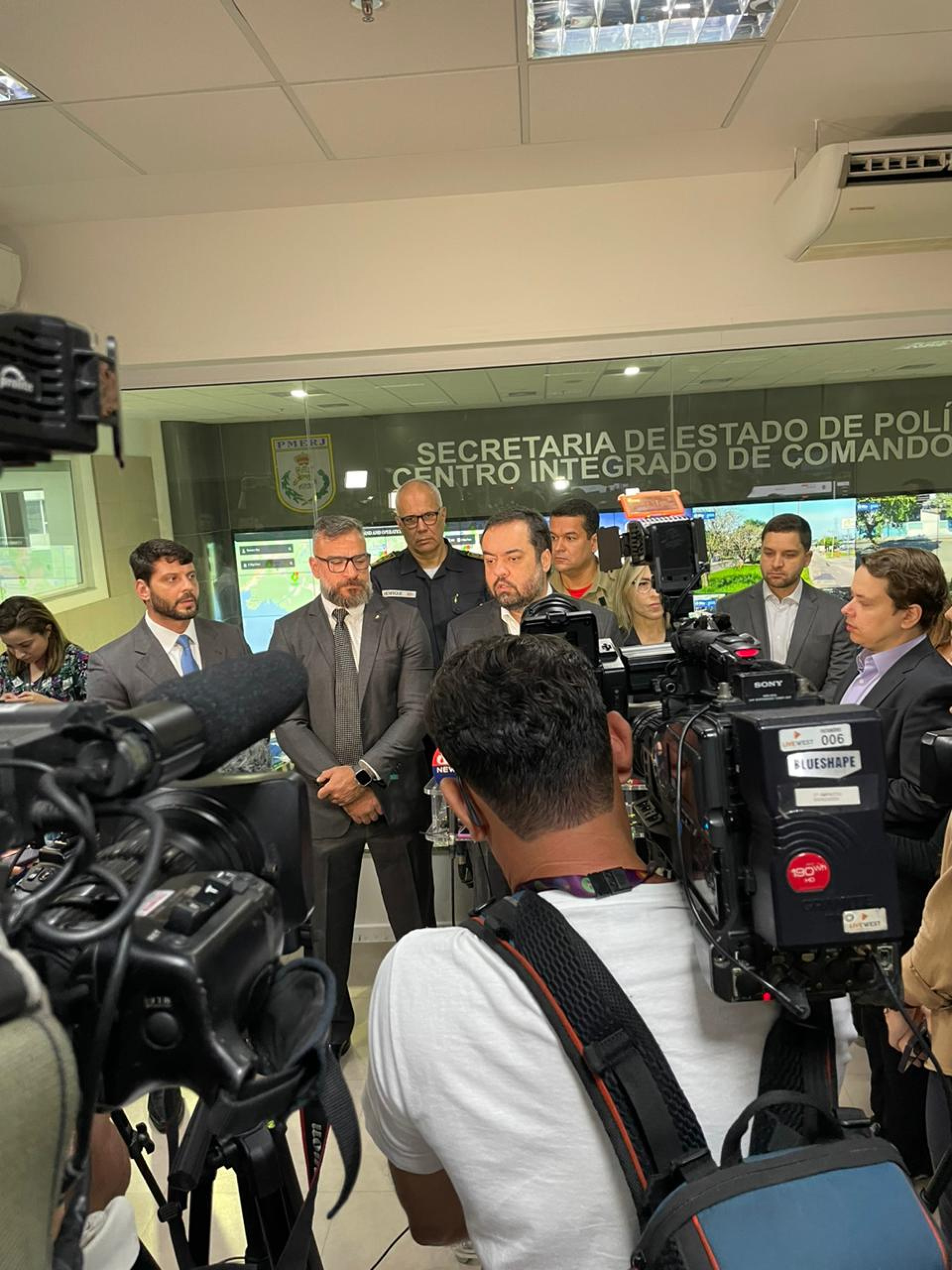 Governador Cláudio Castro se reuniu com a a cúpula da Segurança Pública do Rio, na manhã desta terça-feira (24)